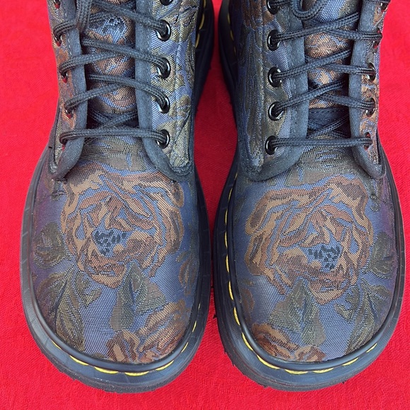 🏴 RARE Blue Floral Tapestry Dr. Martens Brocade Boots UK 7 - Picture 9 of 17